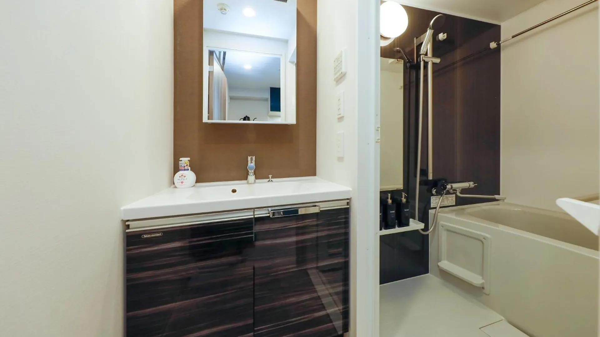 Apartment Seaside Tamachi 202,302,402,502,602,702 - Vacation Stay 44297V Tokyo